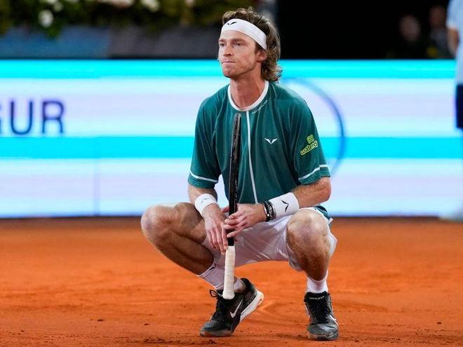 以高位逼抢 以高位逼抢